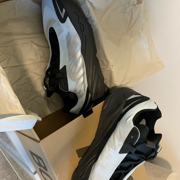 YEEZY 700 - BLUE TINT - Picture 5 of 6